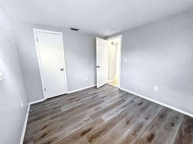 Building Photo - 8628 Velvet Dr