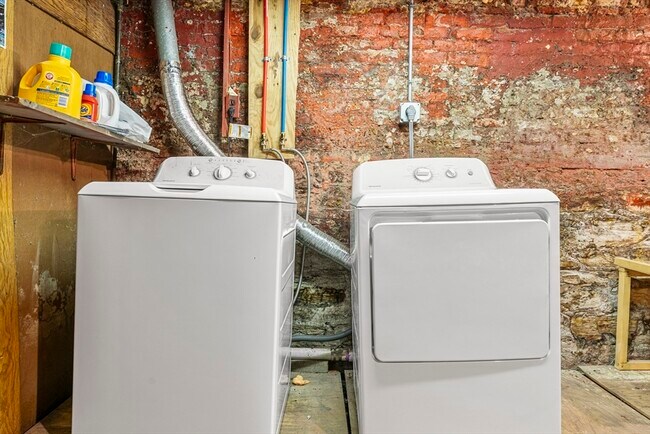 Building Photo - 31 Cameron Ave