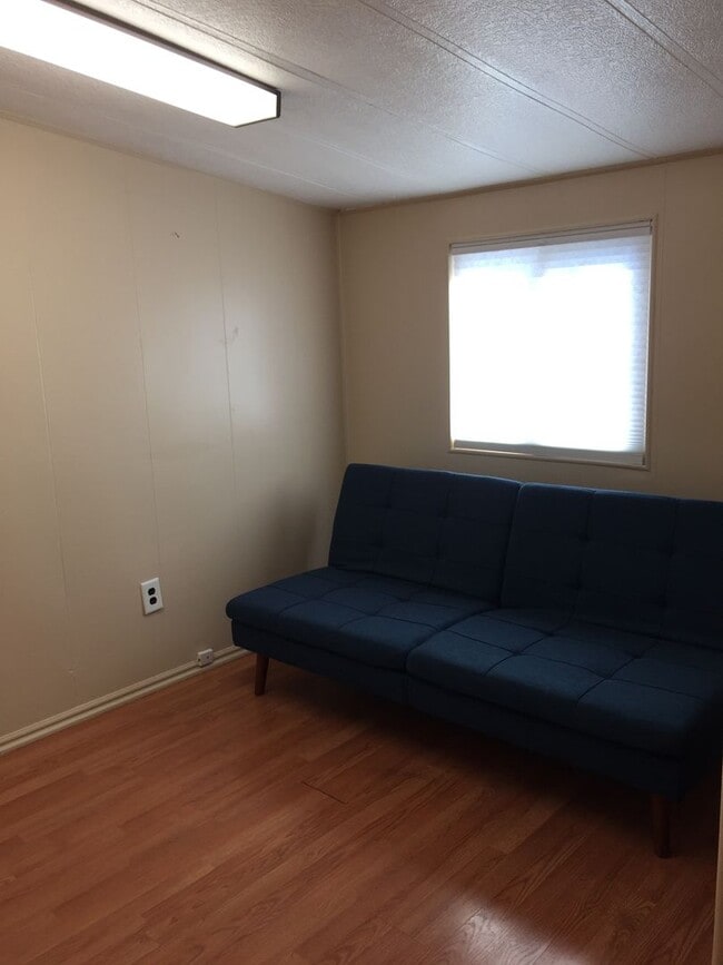 Building Photo - 55+ Community 1 Bed 1 Bath.