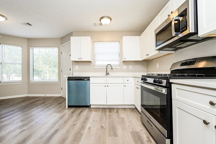 Building Photo - 3300 Rockmill Dr
