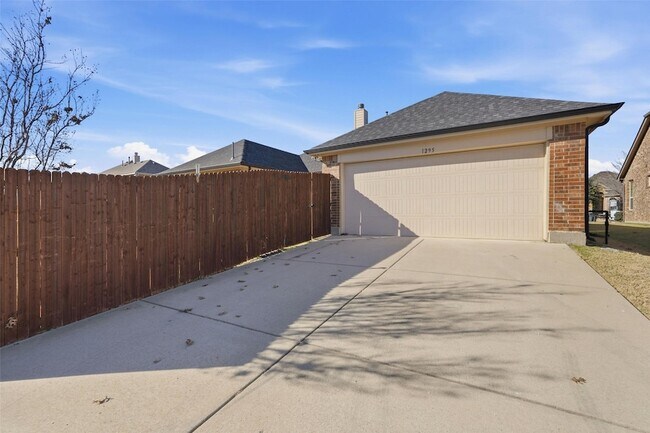 Building Photo - 1295 White Water Ln