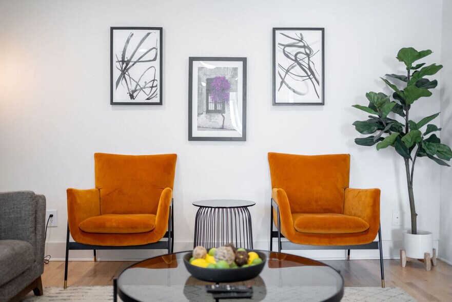 Building Photo - 1136 Crescent Ave NE