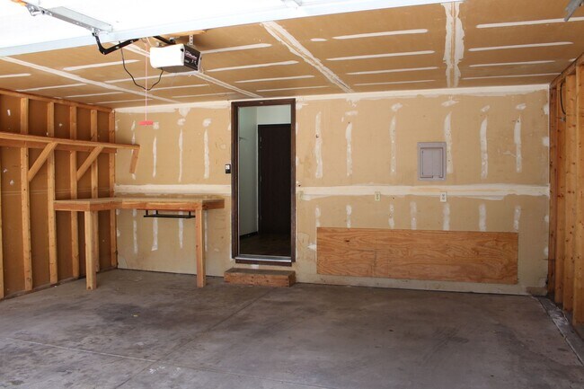Building Photo - 2612 Davidson Dr