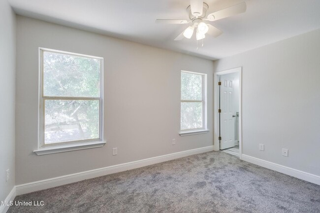 Building Photo - 233 Milray Ln