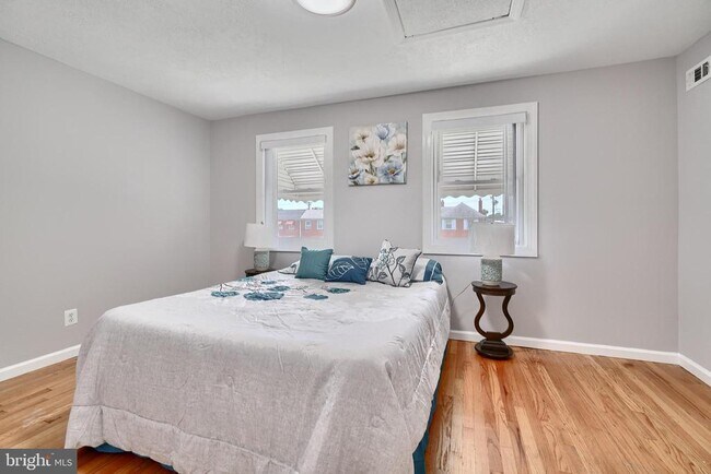 Building Photo - 2845 Plainfield Rd