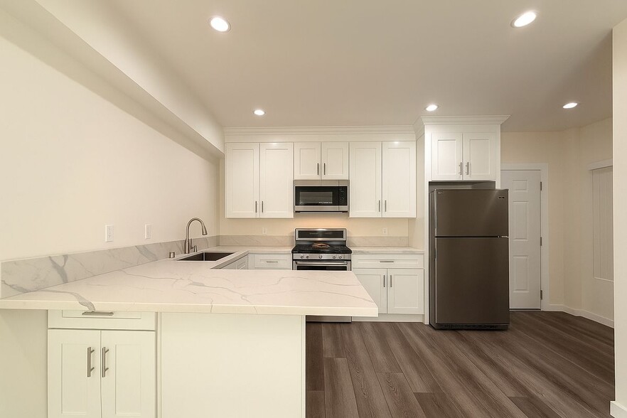 Building Photo - 5244 Whitsett Ave