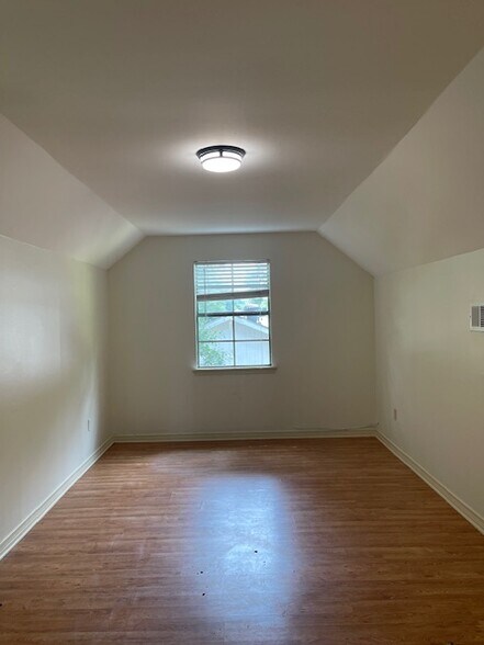 Building Photo - 9133 Shadow Bluff Ave