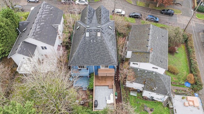 Building Photo - 3bd/3ba Seattle Home