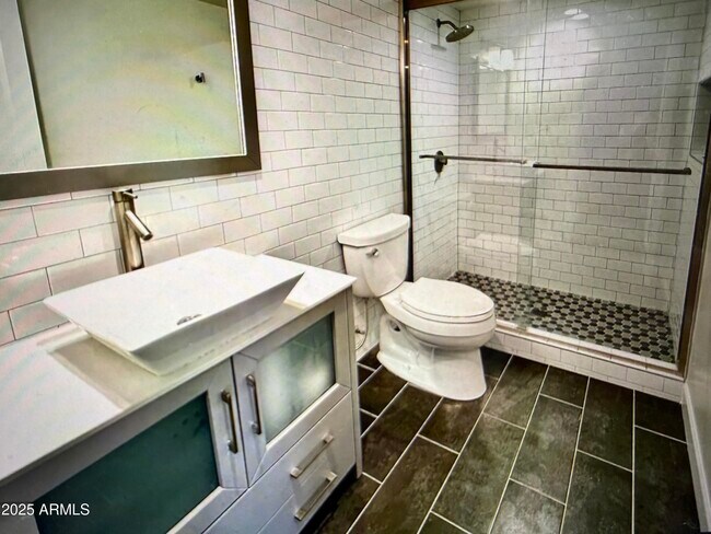 Building Photo - 912 E Acacia Cir