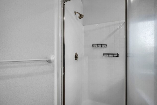 Building Photo - Enjoy this Spectacular Parklike backyard with Landscaping Included in Rent