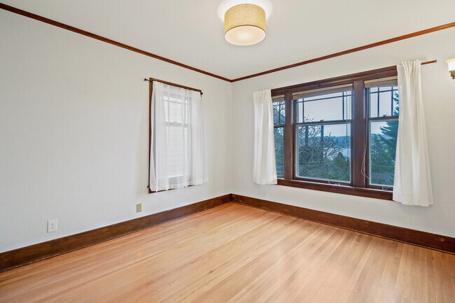 Building Photo - 6558 Seward Park Ave S