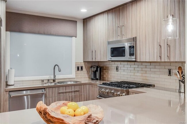 Building Photo - 247 Calliope St