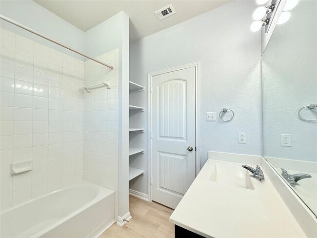 Building Photo - 306 Naset Dr