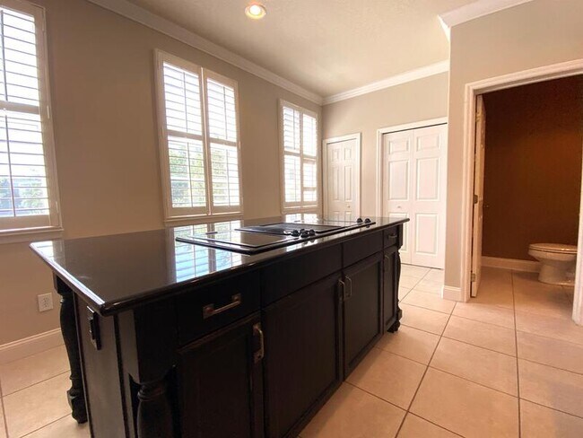 Building Photo - 4570 Virginia Dr