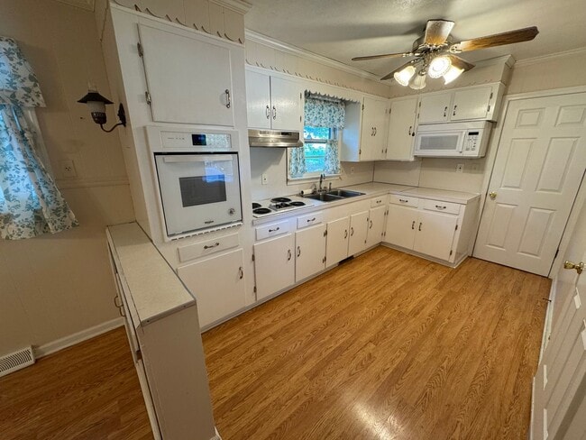 Building Photo - Nice 3/2 House in Lindale- $1,495