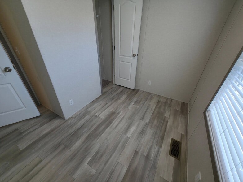 Building Photo - 1308 W Arlington Ave