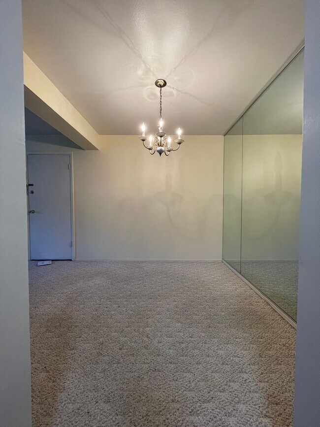 Building Photo - Cozy 1 Bedroom in a Quiet Building in Emsworth!