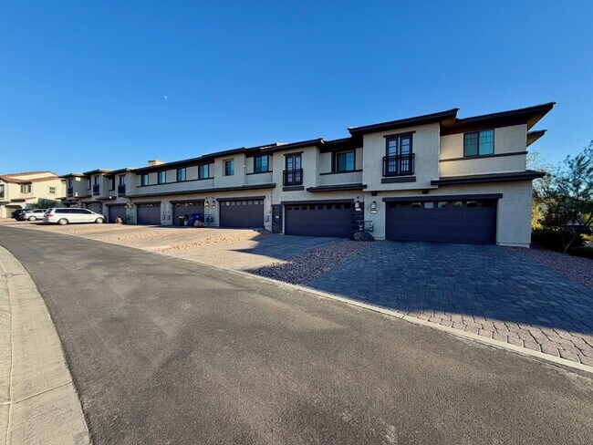 Building Photo - 3 BED 2.5 BATH 2 CAR GARAGE TOWNHOUSE IN CADENCE HENDERSON WITH LOFT