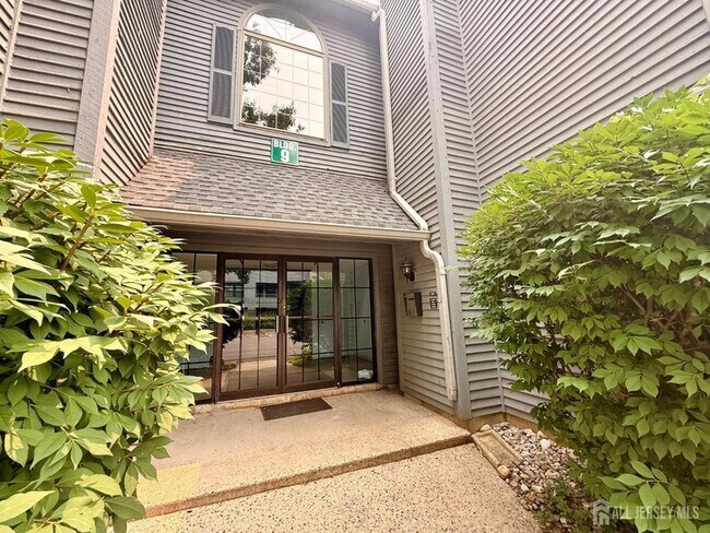 Building Photo - 902 Woodhaven Dr