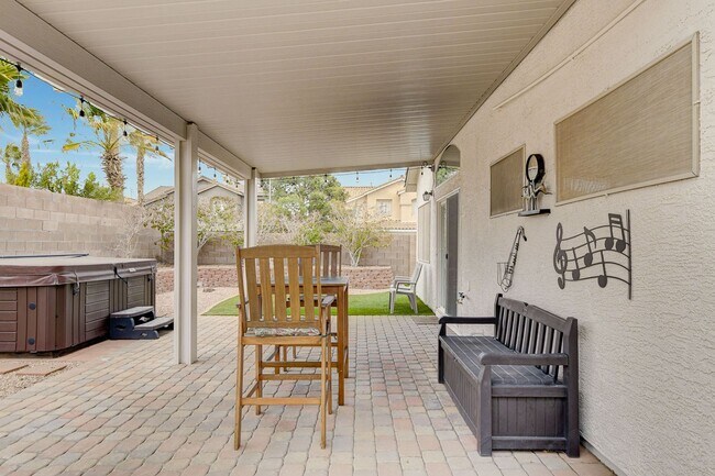 Building Photo - IMMACULATE FURNISHED 3BEDROOM GREEN VALLEY BEAUTY!