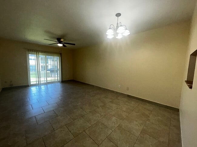 Building Photo - 2325 W Pensacola St