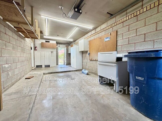 Building Photo - 5550 S 2000 W