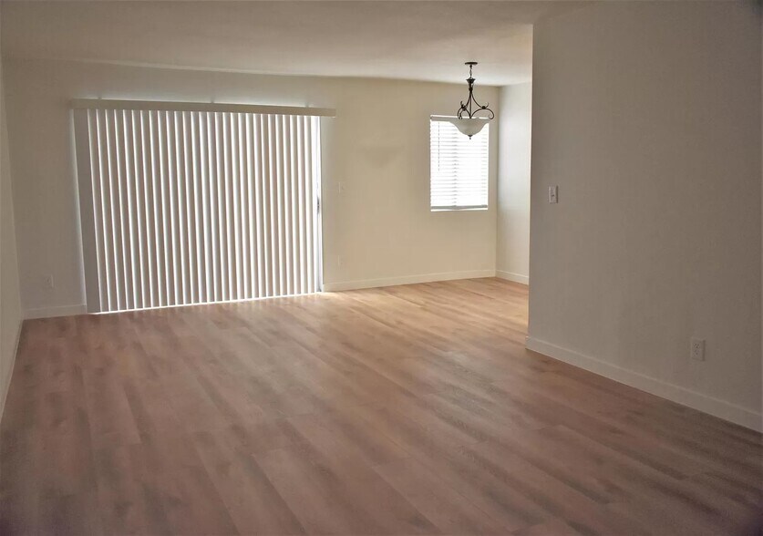 Building Photo - 5412 Lindley Ave