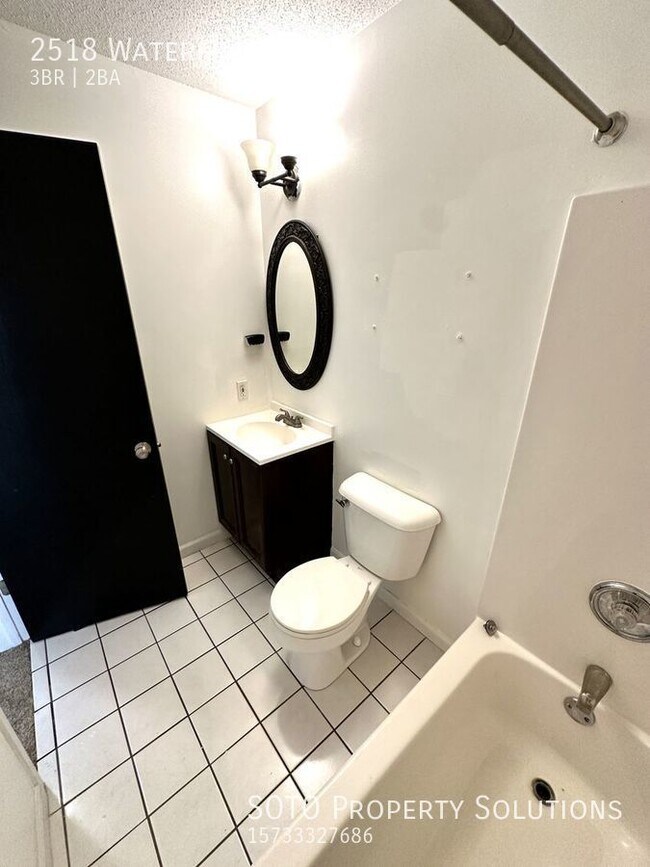 Building Photo - Lovely  3 bedroom, 2 bathroom home located...