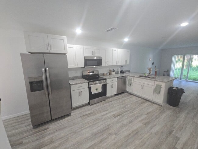 Building Photo - 302-304 Ave P NW