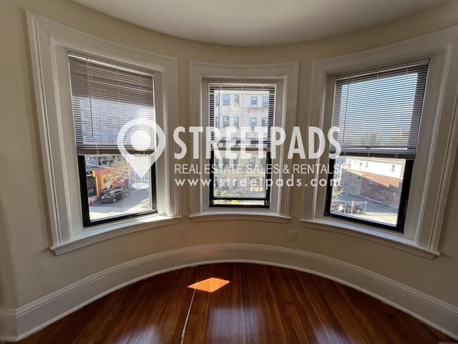 Building Photo - 2 bedroom in Cambridge MA 02139
