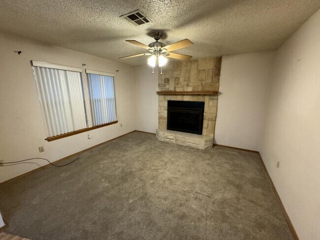 Building Photo - 625 Lakeview Ave
