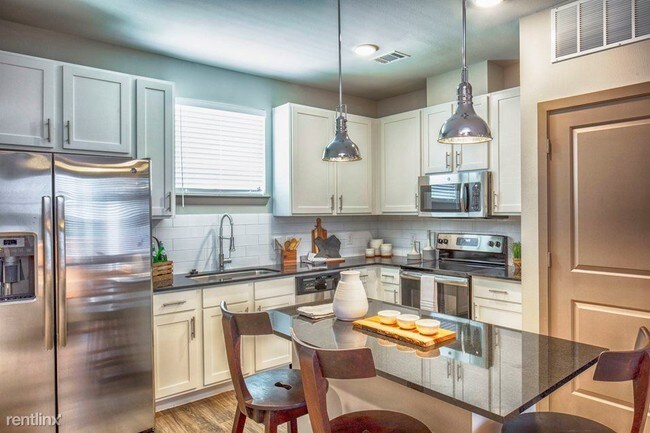 Building Photo - 4400 College Park Dr