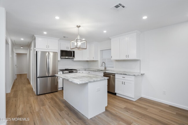 Building Photo - 2401 Mallow St