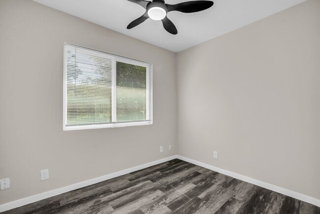 Building Photo - 125 Vandenburg Dr