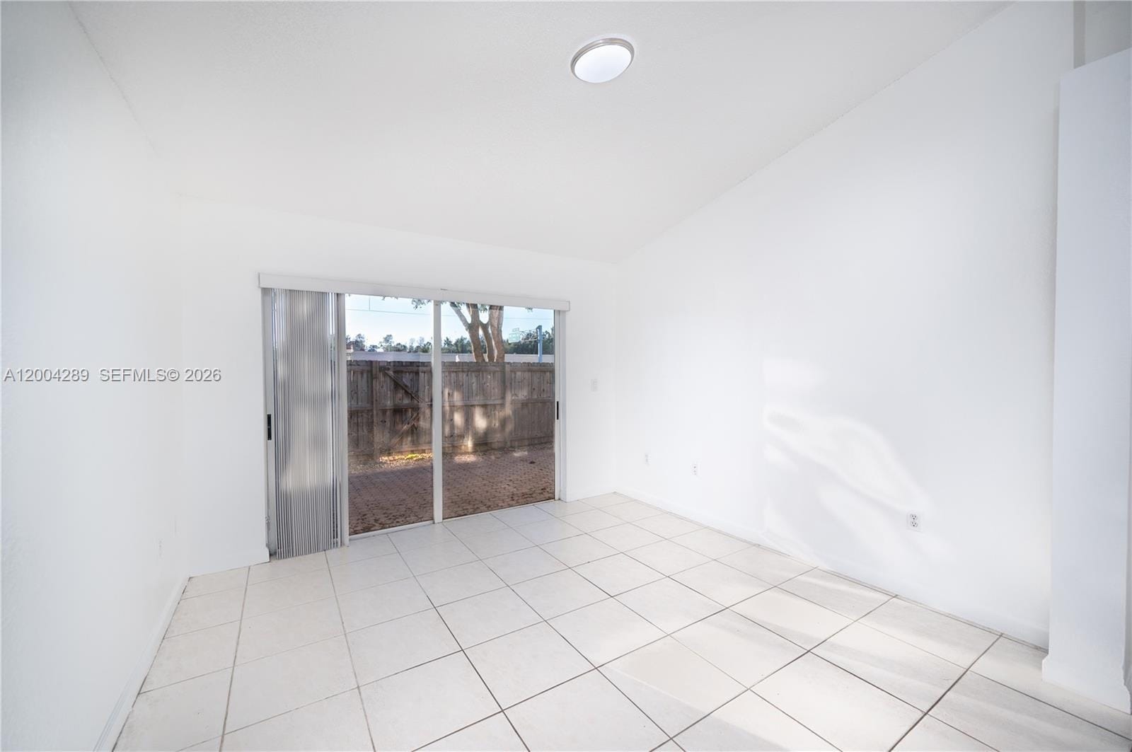 Building Photo - 5000 NW 116th Ct