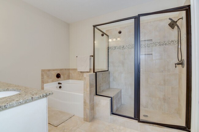 Building Photo - Gorgeous 5-Bedroom 3.5 Bath Home