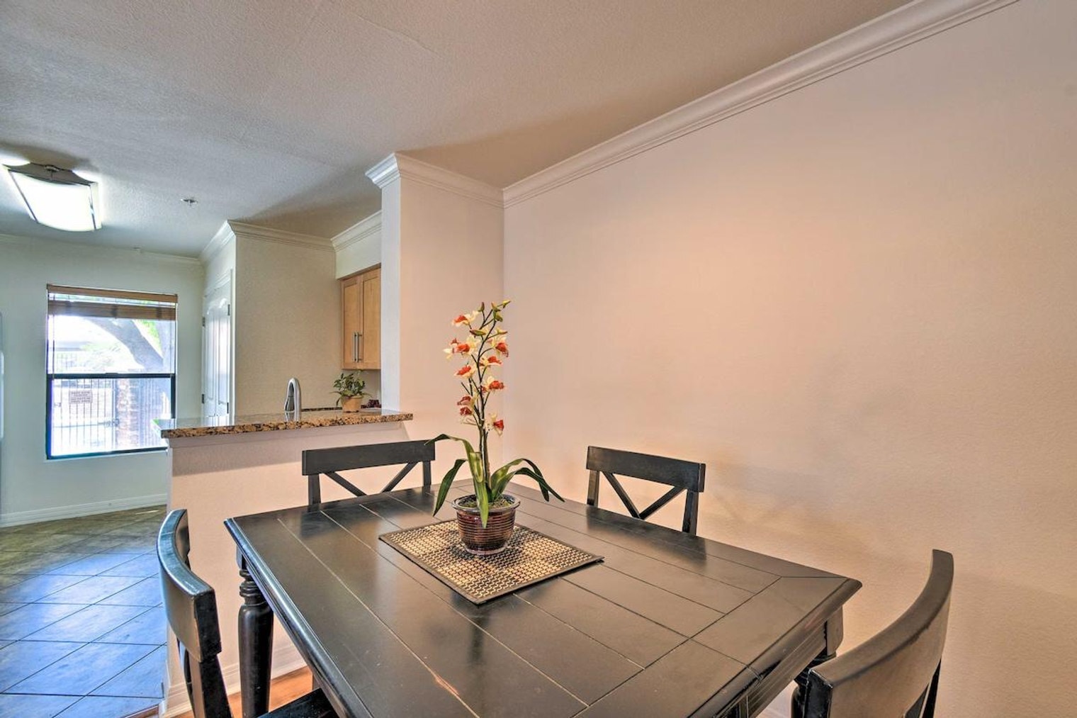 Building Photo - 2025 E Campbell Ave