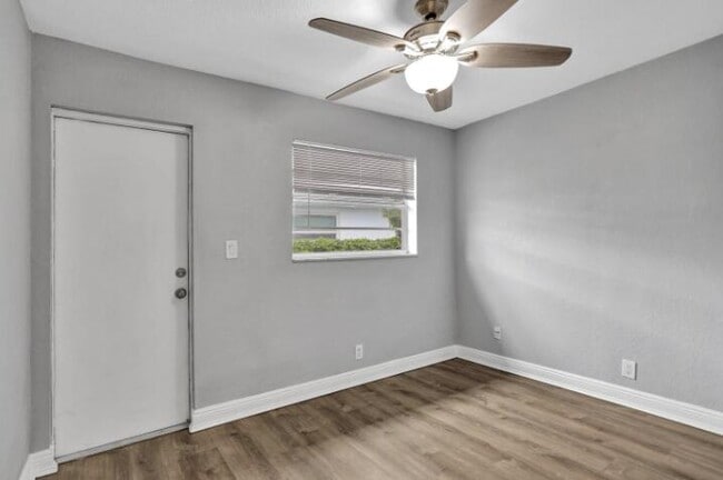 Building Photo - 240 SE 9th Ave