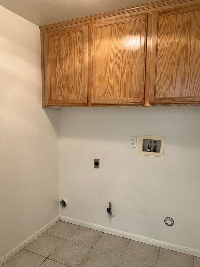 Building Photo - 3 bedroom 2 bathroom home available in Apple Valley!