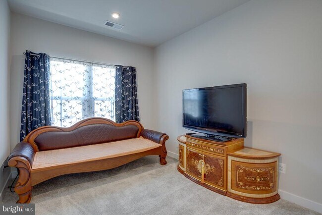 Building Photo - 4468 Sulford Ter