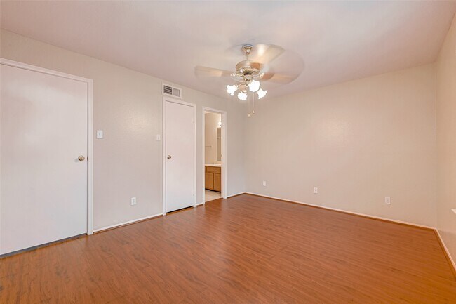 Building Photo - 7597 Cambridge St