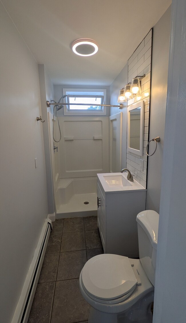 Building Photo - 81 Ledge St