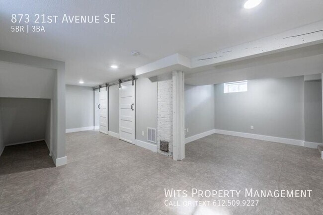 Building Photo - 873 21st Ave SE