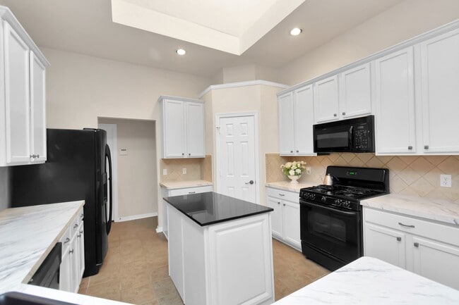 Building Photo - 16510 Bluff Springs Dr