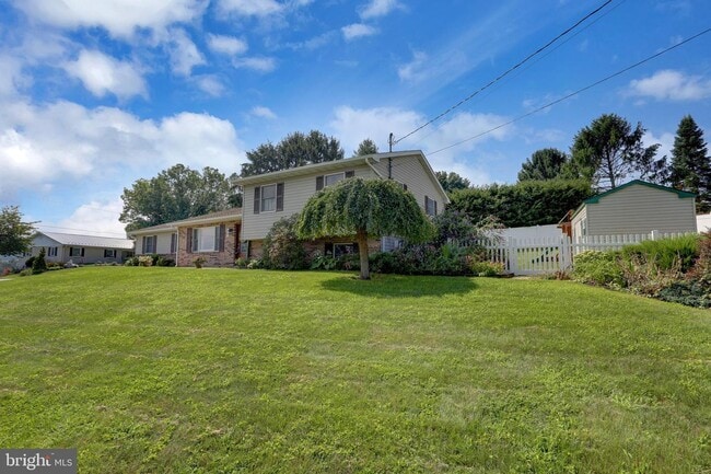 Building Photo - 127 Mountainview Dr