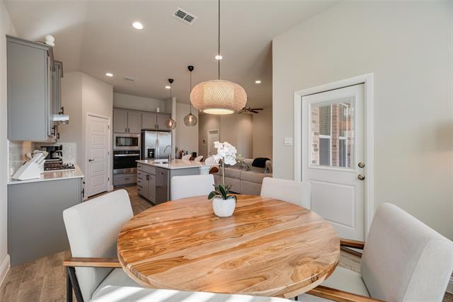 Building Photo - 1605 Woodpecker St