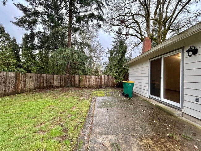 Building Photo - Timeless 5 Bed, 2.5 Bath Home - SW Beaverton