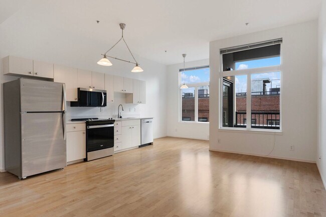 Building Photo - 618 NW 12th Ave