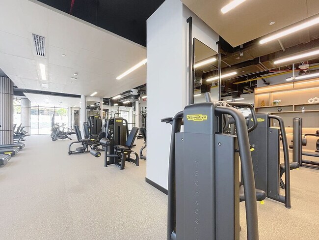 Building Photo - 576 Business Park Dr