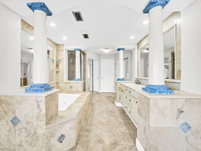 Building Photo - 258 Kidd St